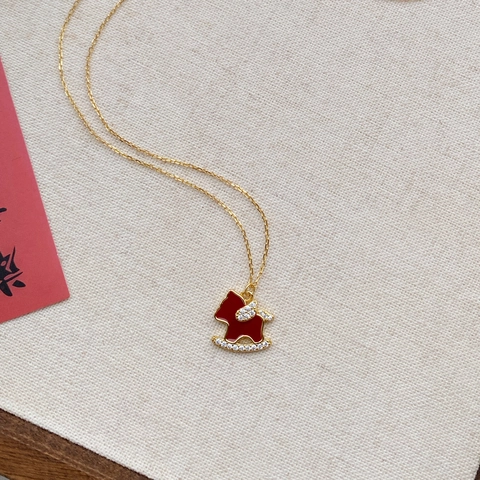 925 Sterlingsilber Rot Emaille Schaukelpferd Anhänger Halskette Strass Eingelegt Elegante Schlüsselbeinkette Schmuck Geschenk Damen