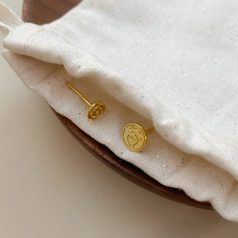 Orecchini a Bottone in Argento Sterling S999 Asimmetrici a Forma di Rosa Romantici Botanici Con Rilievo a Piatto Rotondo per Donna