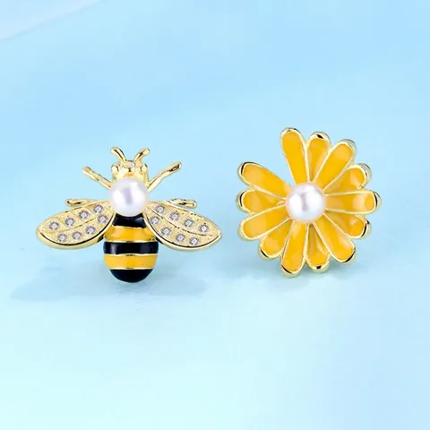 Orecchini a Bottone Asimmetrici in Argento Sterling S925 Ape Margherita per Donna Coreani Smalto Strass Perle Artificiali