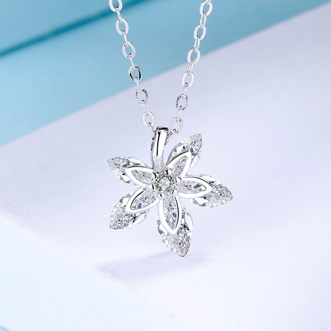 S925 Sterling Silver Maple Leaf Pendant Necklace For Women Shiny Rhinestone Clavicle Chain Minimalist Fashion Daily Jewelry Gift