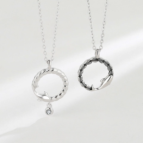Elegant S925 Sterling Silver Dolphin Couple Necklace Round Circle Pendant Jewelry For Men Women Valentine Anniversary Gift Ocean Design