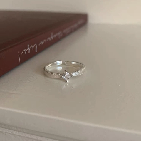 925 Sterlingsilber Verstellbarer Ring Für Damen Mit Quadratischem Zirkonia Im Prinzessschliff Und Strukturierter Ringschiene Luxusschmuck