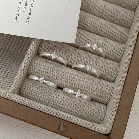925 Sterlingsilber Verstellbarer Ring Für Damen Mit Quadratischem Zirkonia Im Prinzessschliff Und Strukturierter Ringschiene Luxusschmuck