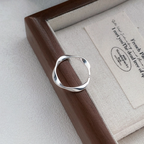 Minimalistischer S999 Sterlingsilber Mobius Ring Für Damen Gedrehtes Wellendesign Offener Verstellbarer Fingerring Leichter Luxusschmuck