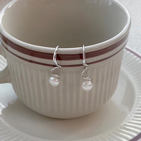 Pendientes de Gancho de Plata de Ley S925 con Perla de Agua Dulce Diseño de Espiral Estilo Minimalista Joyería para Mujer Regalo
