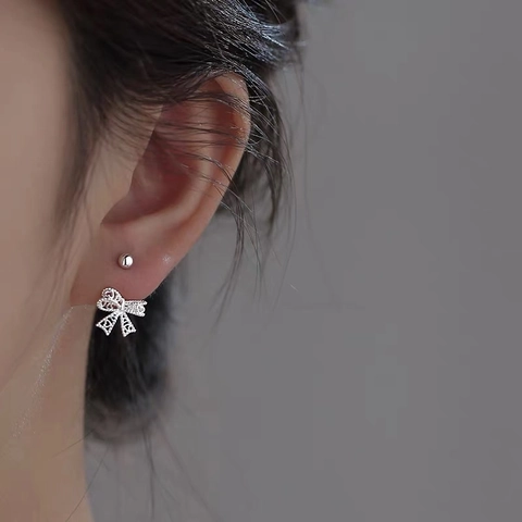 S999 Fijn Zilveren Holle Strik Oorknopjes Voor Dames Lichte Luxe Schroefsluiting Minimalistische Zilveren Strik Oorbellen