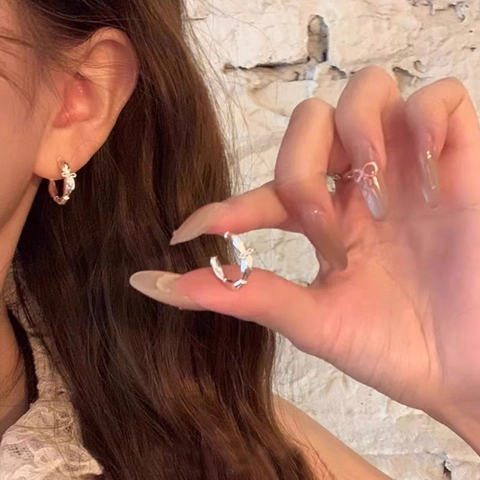 Pendientes de Aro de Plata de Ley 925 Con Lazo en Forma de C Textura de Bambú Pendientes de Botón Exquisitos para Mujer