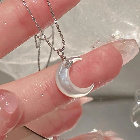 S925 Sterling Silver Moon Mother Of Pearl Necklace For Women Minimalist Design Inlaid Rhinestone Clavicle Chain Jewelry Accessory