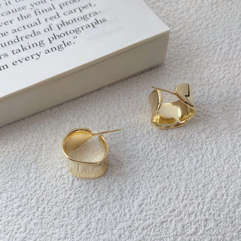 S925 Sterling Silver Irregular Wide Surface Curved Stud Earrings For Women Minimalist Light Luxury Geometric Jewelry Earrings