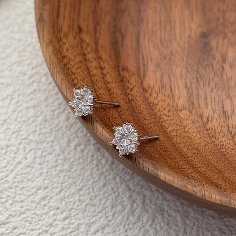 Schneeflocke Ohrstecker Mit 925 Sterlingsilber Stift Weißgold Plattiert Zirkonia Blume Ohrschmuck Für Damen