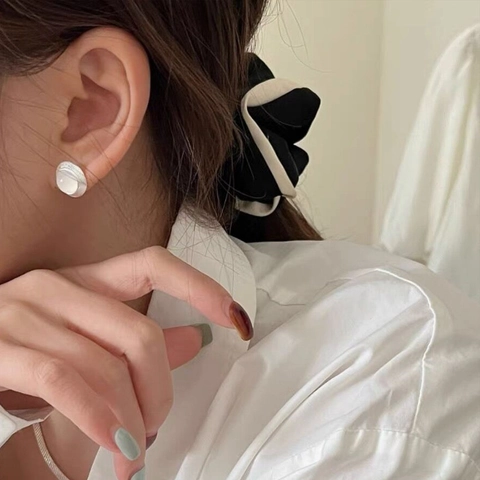 S925 Sterling Silver Round Stud Earrings For Women Men Minimalist Threaded Black White Agate Geometric Inlaid Earrings Korean Fashion Jewelry
