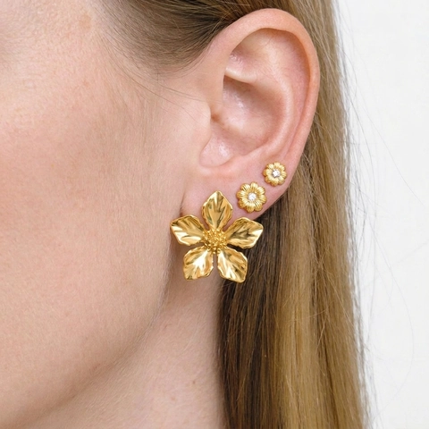 Vintage Flower Stud Earrings Gold Plated Stainless Steel Waterproof Hypoallergenic Elegant Floral Jewelry For Women