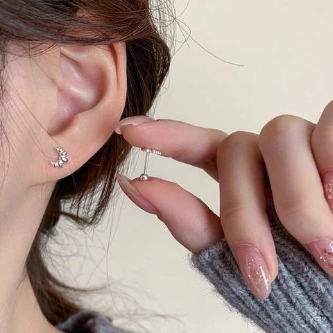 Orecchini a Bottone Mini Croissant in Argento Sterling S925 Minimalista Elegante con Chiusura a Vite per Donna Gioielli da Viaggio