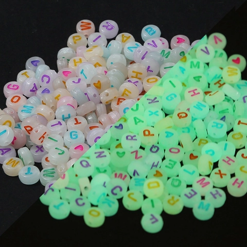 Leuchtende Im Dunkeln Leuchtende Acryl Buchstaben Perlen Flachrund Quadratisch Herz Stern Smiley Lose Abstandsperlen Für DIY Schmuckherstellung Armband