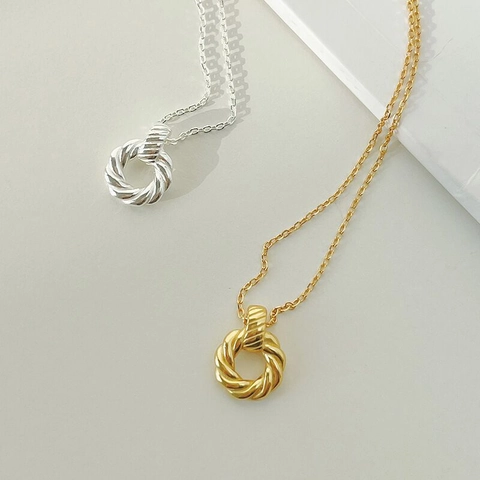 Personalized 925 Sterling Silver Twisted Mobius Ring Pendant Necklace For Women Minimalist Round Circle Jewelry Daily Wear