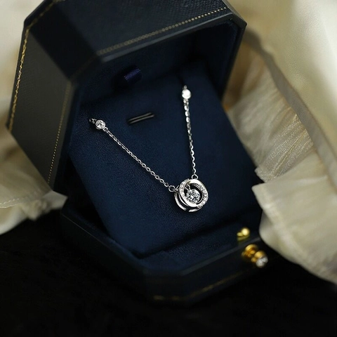 Collana in Argento Sterling 925 con Anello di Moebius Pendente con Pietra Danzante in Zirconia Scintillante Catena per Clavicola Donna