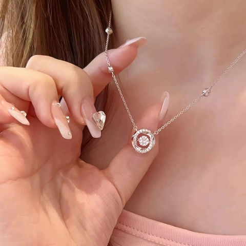 Collana in Argento Sterling 925 con Anello di Moebius Pendente con Pietra Danzante in Zirconia Scintillante Catena per Clavicola Donna
