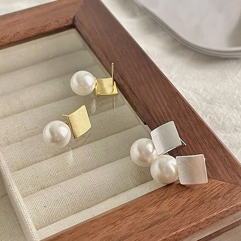Orecchini a Bottone in Perla Artificial e Metallo Spazzolato Quadrati in Stile Francese Con Perno in Argento Sterling 925 Gioielli Geometrici