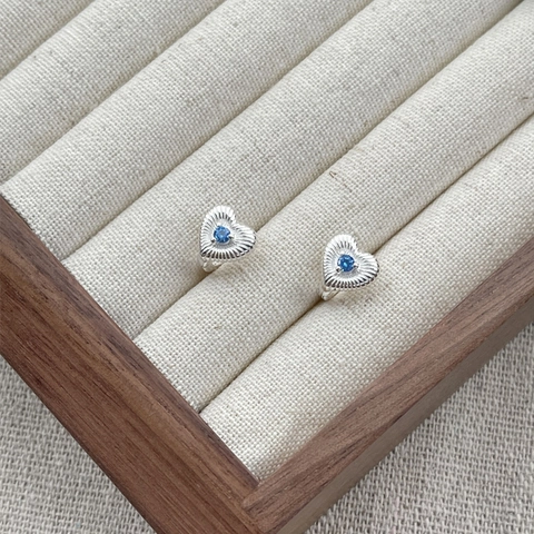 S925 Sterling Silver Heart Stud Earrings For Women Blue Rhinestone Center Vertical Texture Ocean Heart Ear Buckle High-end Niche Jewelry