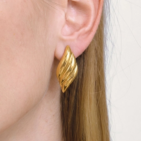 Stainless Steel Textured Leaf Stud Earrings For Women Waterproof Hypoallergenic Minimalist Geometric Wave Design Trendy Jewelry