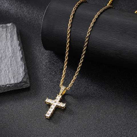 Collana con Pendente a Croce Hip Hop per Uomo Donna Catena a Corda in Acciaio Inossidabile con Zirconia Intarsiata Gioielli di Moda Oro Argento