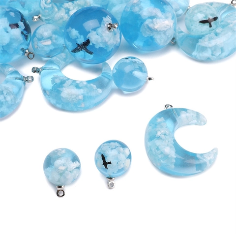 Colgantes de Resina Cielo Azul Nubes Blancas Patrón de Pájaro Forma de Luna Charms para Collar Pulsera DIY Accesorios de Joyería