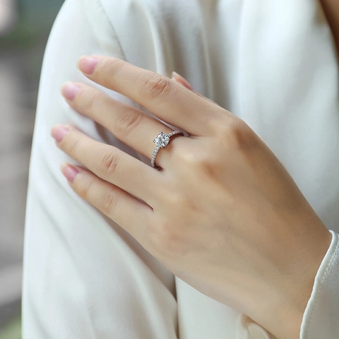 Luxury 925 Sterling Silver Moissanite Lab Grown Diamond Ring Platinum Plated Round Cut Engagement Wedding Jewelry For Women