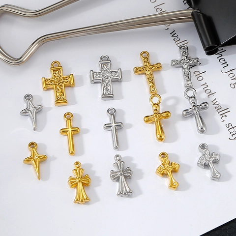 Pendentifs Croix en Acier Inoxydable Bijoux DIY Vintage Style Religieux Breloques Or Argent Relief Accessoires Foi