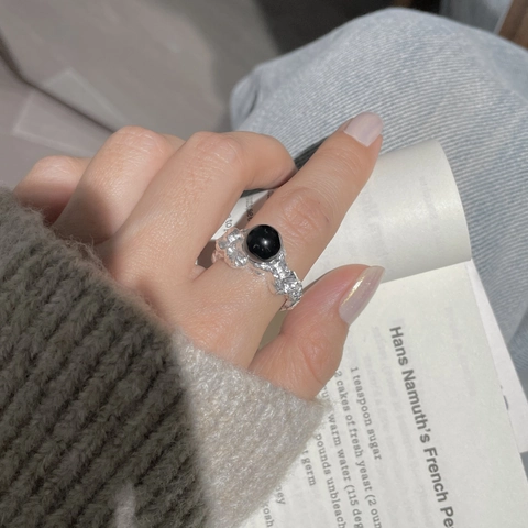 Anillo Abierto Minimalista Plata de Ley 925 Mujer Textura Lava Irregular Banda Martillada Con Perla de Ónix Negro