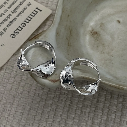 Orecchini a Cerchio con Texture Lava Irregolare in Argento Sterling S925 Plissettati Gioielli Minimalisti in Metallo Liquido Donna