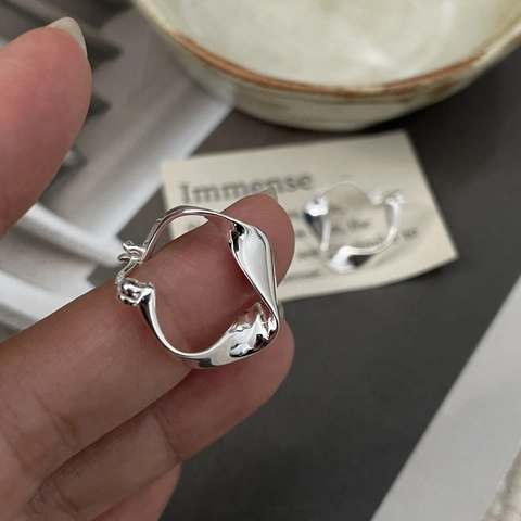 Koreanische S925 Sterling Silber Unregelmäßig Gedreht Creolen Minimalistisch Geometrisch Glänzend Ohrstecker Damen Schmuck