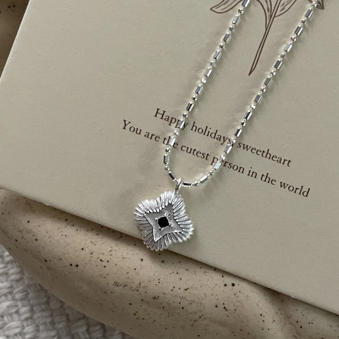 Vintage 925 Sterling Silver Four Leaf Clover Necklace Black Zircon Pendant Radial Texture Chain Necklace For Women Jewelry