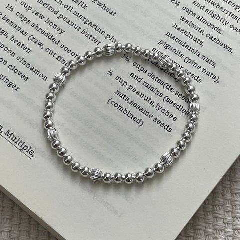 Bracciale di Perline in Argento Sterling 925 Minimalista per Donna Cordino Elastico con Perline Tonde Rigate Gioielli