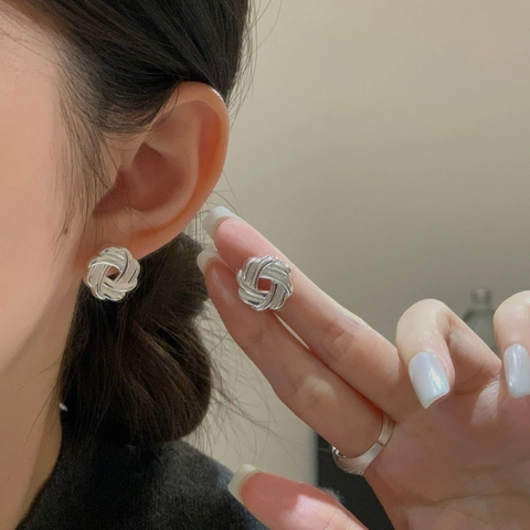 Orecchini a Bottone in Argento Sterling 925 con Nodo Intrecciato per Donna Minimalisti Geometrici a Cerchio Multistrato Gioielli