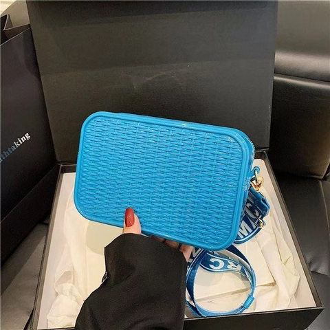Bolso de Cámara de PVC con Textura Tejida para Mujer Con Correa Ancha de Letras Bolso Bandolera Moda Portátil Viaje Diario