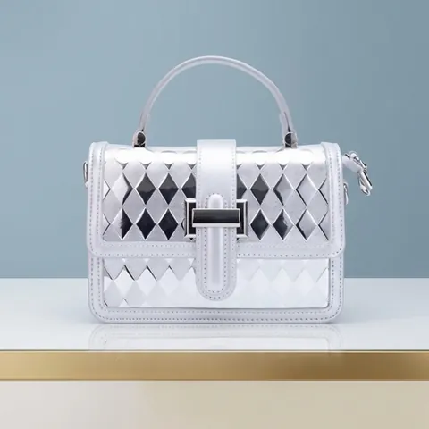 Bolso de Mano Acolchado de Cuero PU Plateado a la Moda para Mujer Patrón de Rombos Cierre de Metal Bolso de Hombro Cruzado Cuadrado Pequeño