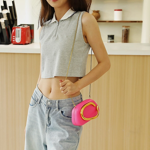 Damen Mode Acryl C-Förmiger Metallgriff Umhängetasche Trendige Urbane Einfache Kette Eimertasche Schultertasche Handtasche Kompakte Tasche