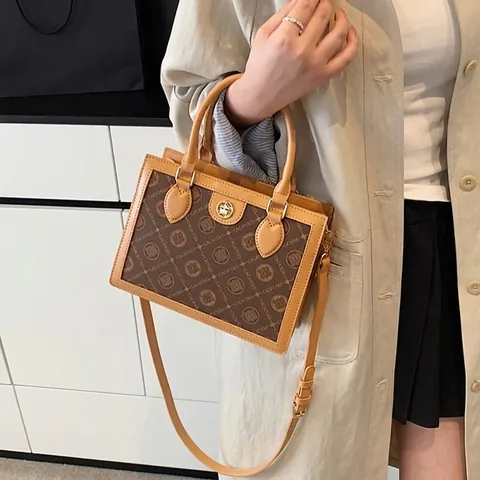 Borsa Tote Piccola da Donna con Stampa Monogramma Vintage Borsa a Tracolla in Pelle PU Elegante Fibbia a Fiore Oro