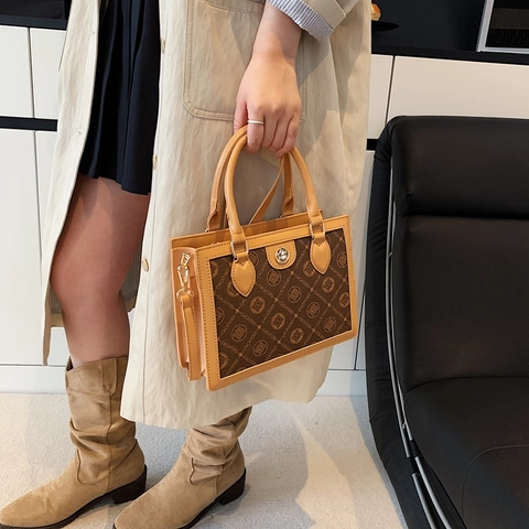 Borsa Tote Piccola da Donna con Stampa Monogramma Vintage Borsa a Tracolla in Pelle PU Elegante Fibbia a Fiore Oro