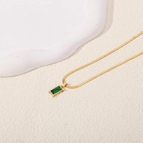Collana con Pendente in Zirconia Verde in Acciaio Inossidabile 316 Placcato Oro Pietra Rettangolare Catena a Serpente Gioielli Donna