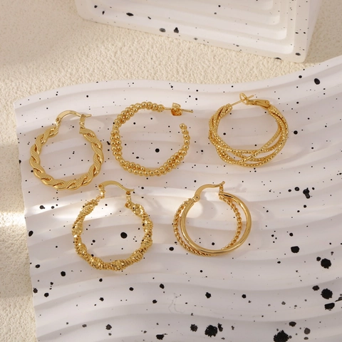 Kupfer Geometrische Creolen Vergoldet Gedreht Texturiert Unregelmäßig C-Form Mode Ohrschmuck Für Damen Accessoires