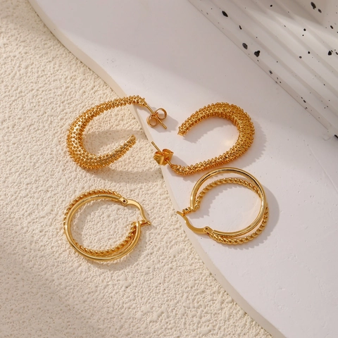 Kupfer Geometrische Creolen Vergoldet Gedreht Texturiert Unregelmäßig C-Form Mode Ohrschmuck Für Damen Accessoires