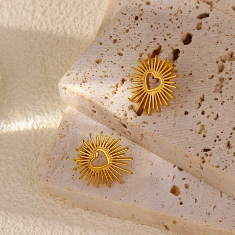 Vintage French 18K Gold Plated 316L Stainless Steel Heart Sun Ray Flower Stud Earrings For Women Daily Elegant Jewelry