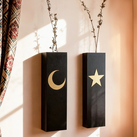 Vaso da Parete Minimalista in Legno di Pioppo Nero con Motivo a Stella e Luna Fioriera Sospesa Decorativa per la Casa