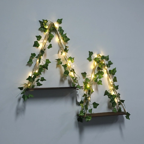 Set di Scaffali a Parete Bohemien in Legno di Faggio Con Edera Artificiale Stringa di Luci LED Scaffali Triangolari in Juta