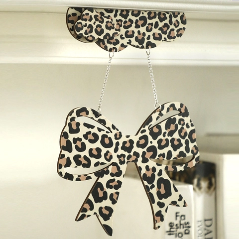 Ornamento da Parete in Legno Con Fiocco Leopardato Design a Nuvola Con Catene di Metallo Per Camera da Letto Soggiorno Casa