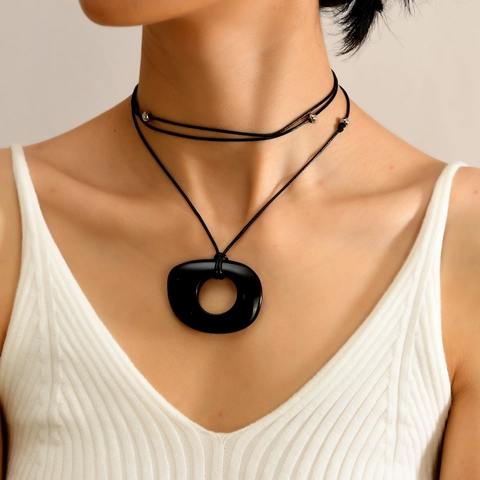 Collana Minimalista con Ciondolo a Cerchio Geometrico Effetto Ossidiana Nera per Donna Acciaio Inossidabile Lega Catena Lunga Gioielli