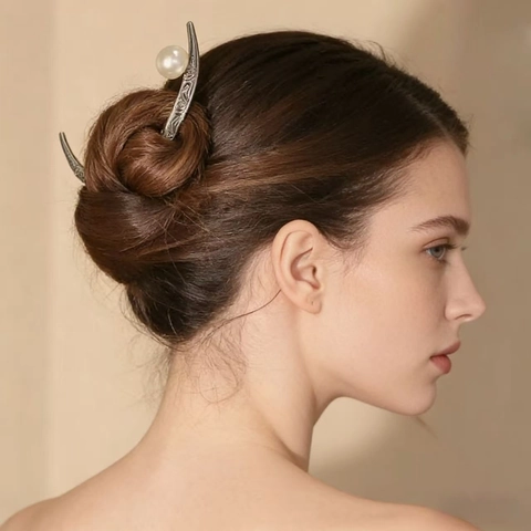 Bastoncino per Capelli in Lega a Forma di Luna Stile Cinese Vintage Elegante Forcina con Perla Artificial Sintetica e Motivo a Nuvola