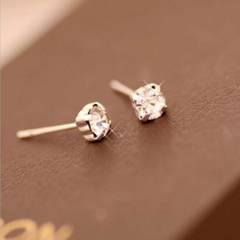 Orecchini a Bottone Classici in Lega di Zirconia con Quattro Griffe Quadrati e Tondi Scintillanti in Cristallo per Donna Accessori Moda