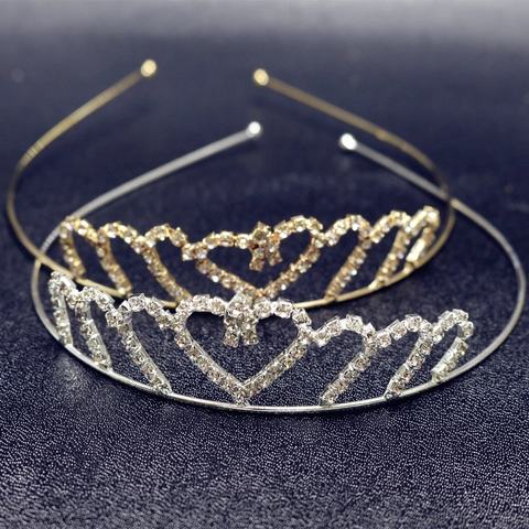 Serre-Tête Couronne en Strass en Forme de Cœur pour Enfants en Alliage Accessoire de Cheveux pour Filles Anniversaire Fête Mariage Or Argent